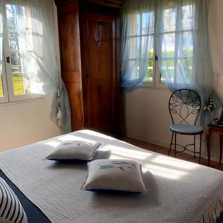 Le Manoir Du Petit Saint Pierre Casa de hóspedes Honfleur